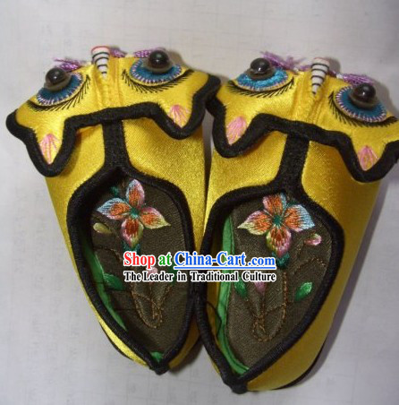 Chinese Handmade and Embroidered Baby Tiger Shoes