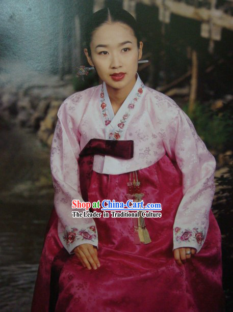 Classical Korean Hanbok Clothing Set for Women