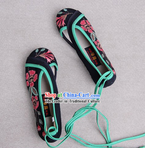 Chinese Traditional Folk Embroidery Shoes