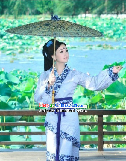 Chinese Classical Beauty Hanfu Clothing and Umbrella for Women