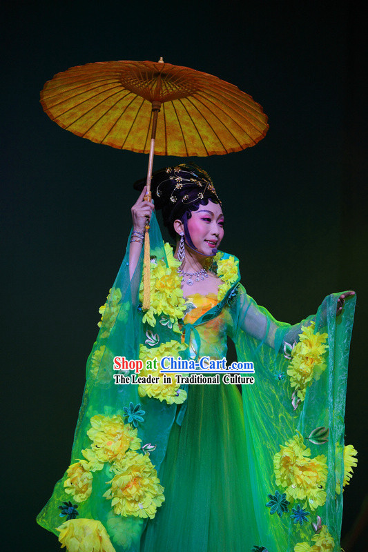 Ancient Chinese Tang Dynasty Female Emperor Costumes and Umbrella