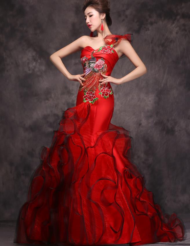 Traditional Chinese Red Embroidery Evening Wedding Dress