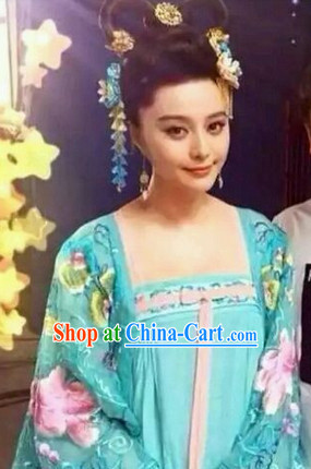 The Empress of China Blue Embroidery Clothes and Hair Jewelry