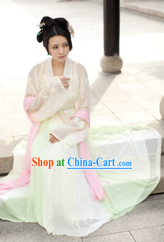 Traditional Chinese Palace Lady Attire
