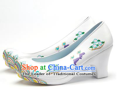 Traditional Korean National Wedding Embroidered Shoes, Asian Korean Hanbok Bride Embroidery White Satin High-heeled Shoes for Women