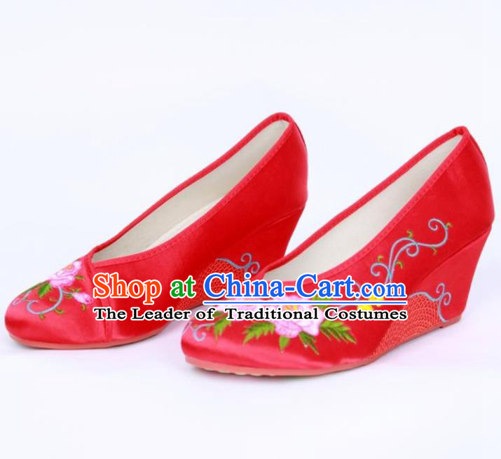 Traditional Chinese National Bride Red Xiuhe Suit Embroidered Shoes, China Handmade Embroidery Flowers Hanfu Shoes for Women