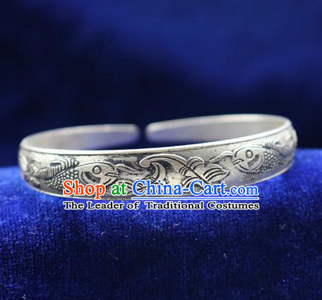 Traditional Chinese Miao Nationality Crafts Jewelry Accessory Bangle, Hmong Handmade Miao Silver Classical Chinese Double Fish Bracelet, Miao Ethnic Minority Silver Bracelet Accessories for Women