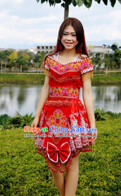 Traditional Chinese Miao Nationality Wedding Costume Embroidered Red Short Beads Pleated Skirt, Hmong Folk Dance Ethnic Chinese Minority Nationality Embroidery Clothing for Women