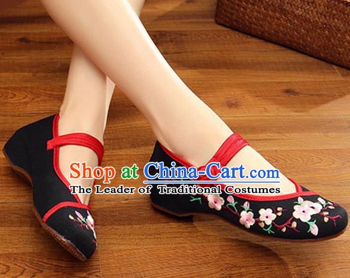 Traditional Chinese National Hanfu Black Embroidered Shoes, China Princess Embroidery Wintersweet Shoes for Women