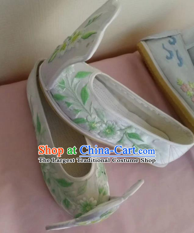 Chinese Traditional Hanfu White Shoes Embroidered Shoes Handmade Cloth Shoes for Women