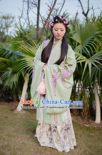 China Traditional Ming Dynasty Palace Lady Costume Ancient Embroidered Cloak for Women