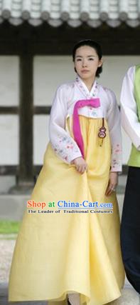 Korean Traditional Handmade Palace Hanbok White Blouse and Yellow Dress Fashion Apparel Bride Costumes for Women