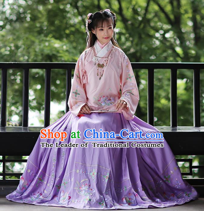Chinese Ancient Female Hanfu Dress Ming Dynasty Princess Embroidered Costumes and Jewelry Accessories for Rich Lady
