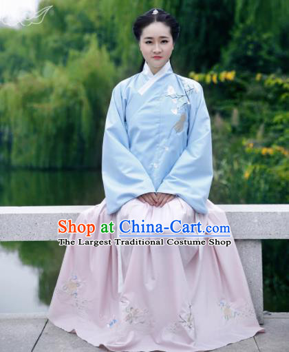 Chinese Ancient Ming Dynasty Princess Embroidered Costume for Rich Women