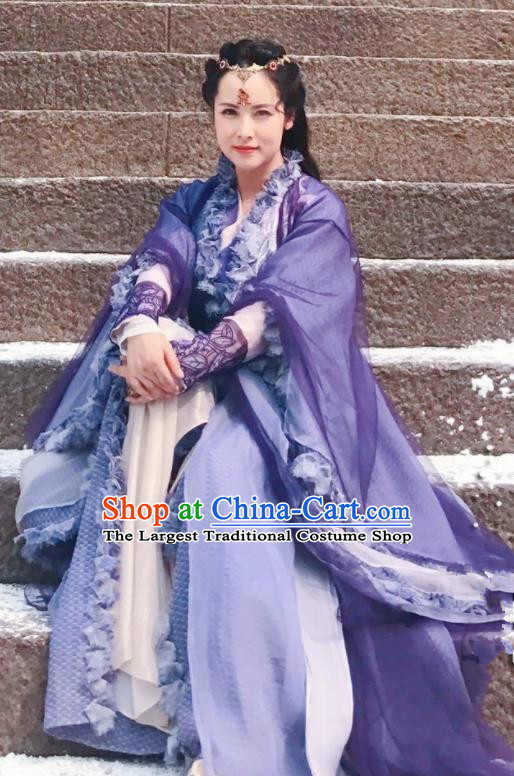 Chinese Drama Relying on Heaven to Slaughter Dragons Ancient Swordswoman Saintess Historical Costume and Headpiece for Women