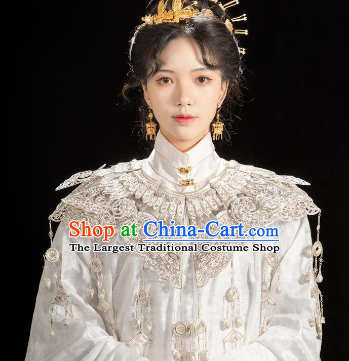 China Ming Dynasty Noble Princess Cloud Shoulder Accessories Ancient Court Woman Clothing