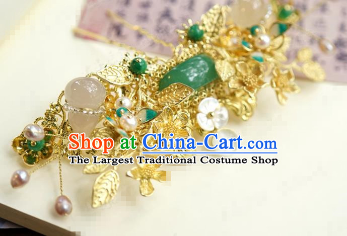 China Wedding Bride Chalcedony Gourd Hair Stick Traditional Xiuhe Suit Hair Accessories Ancient Palace Golden Hairpin