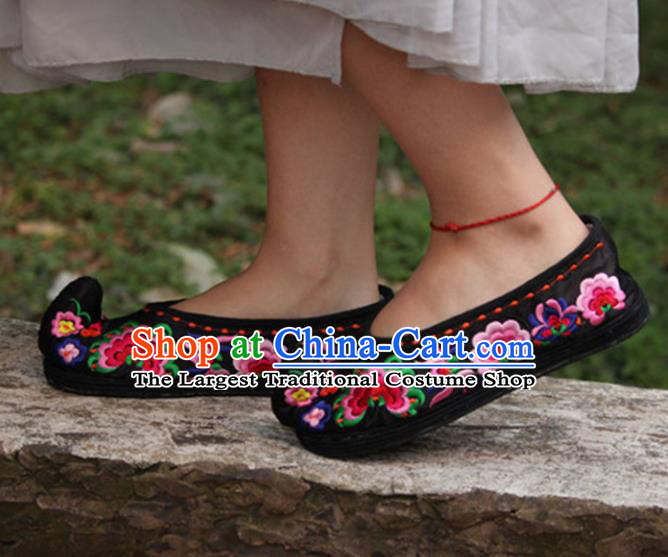 Chinese Handmade Embroidered Peony Black Cloth Shoes Hanfu Shoes Traditional National Shoes for Women
