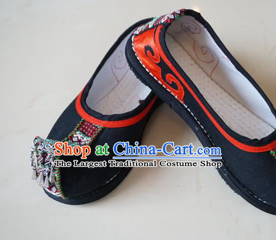 Traditional Chinese Embroidered Ethnic Wedding Black Shoes Yunnan National Shoes for Women