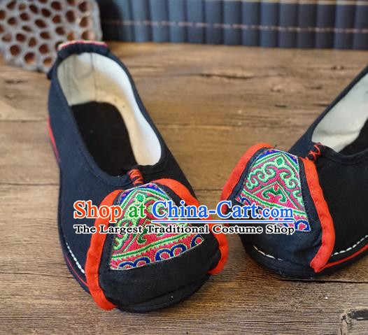 Traditional Chinese Yunnan Ethnic Embroidered Shoes Handmade National Black Shoes Hanfu Dress for Women