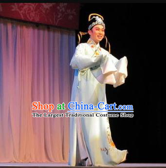 Zhuang Yuan Da Geng Chinese Yue Opera Xiao Sheng Shen Wensu Garment and Headwear Shaoxing Opera Young Male Costumes Apparels Scholar White Robe