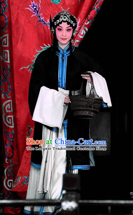 Chinese Beijing Opera Distress Woman Xue Baochai Apparels Costumes and Headdress Hong Zong Lie Ma Traditional Peking Opera Tsing Yi Dress Garment