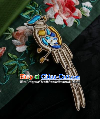 Chinese Classical Cheongsam Silk Bird Brooch Traditional Hanfu Accessories Handmade Magpie Breastpin for Women