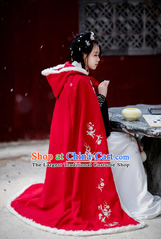 Chinese Ancient Ming Dynasty Noble Lady Cape Garment Winter Costumes Traditional Hanfu Embroidered Red Woolen Cloak for Women