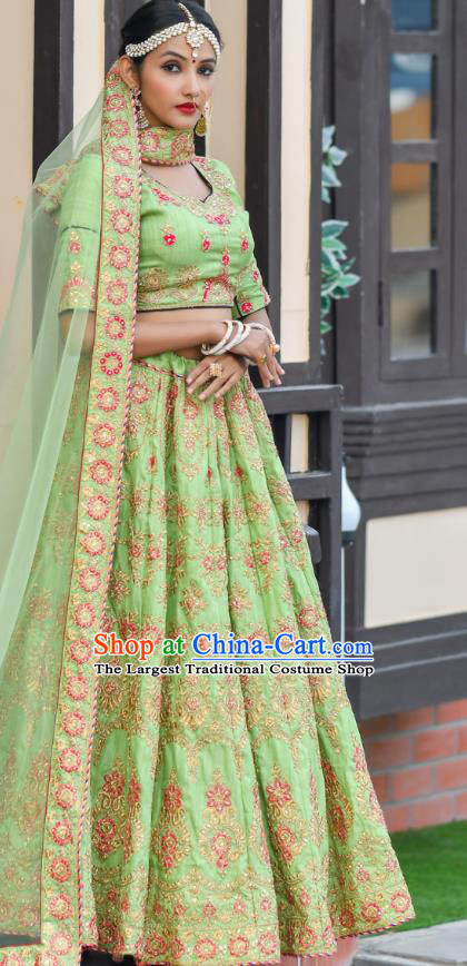 Asian India Wedding Lehenga Costumes Asia Indian Traditional Festival Bride Embroidered Green Silk Blouse and Skirt and Sari Complete Set