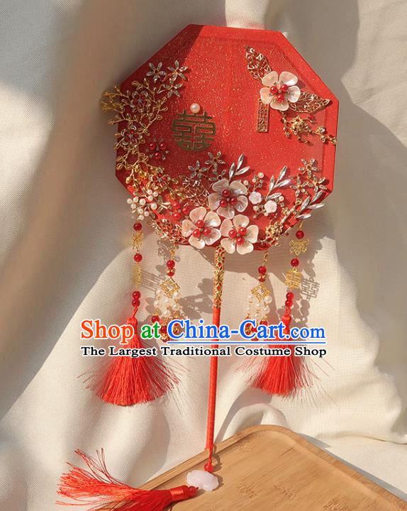China Traditional Bride Shell Flowers Octagon Fan Classical Dance Pearls Silk Fan Handmade Wedding Red Palace Fan
