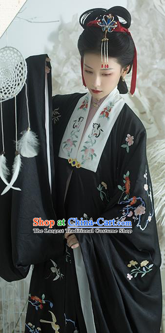 China Ancient Imperial Mistress Embroidered Hanfu Black Cape Traditional Ming Dynasty Noble Beauty Historical Clothing