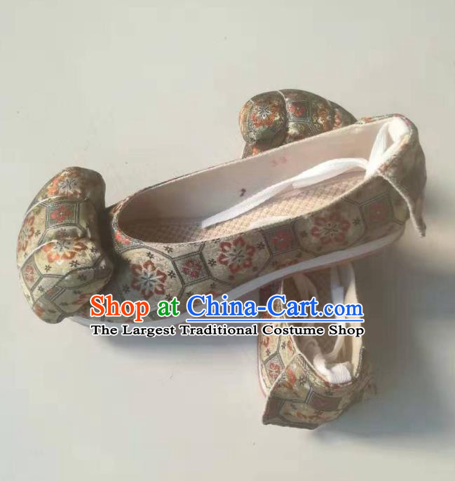 China Traditional Song Dynasty Wedding Shoes Handmade Ancient Princess Hanfu Shoes Light Golden Satin Shoes