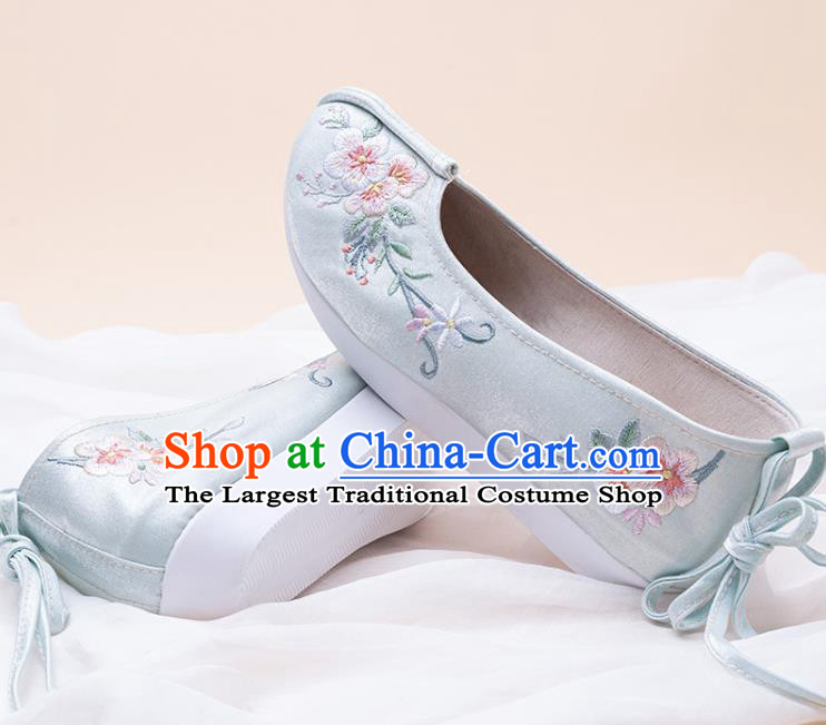China Classical Embroidered Light Green Cloth Shoes Traditional Hanfu Shoes Ming Dynasty Women Shoes