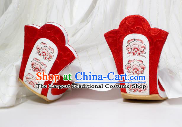 China Traditional Tang Dynasty Princess Shoes Classical Wedding Shoes Handmade Painting Clouds Red Brocade Shoes