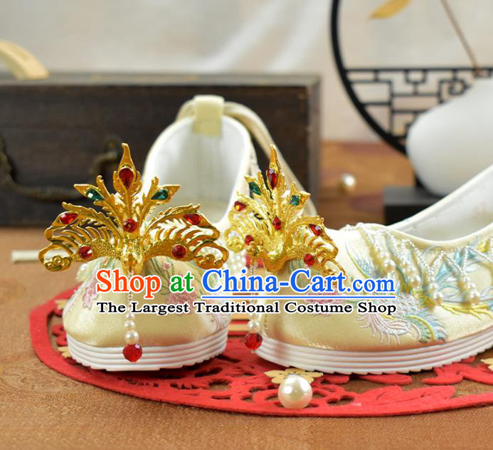 China Traditional Xiuhe Suit Golden Phoenix Shoes Women Light Yellow Embroidered Shoes Wedding Pearls Shoes