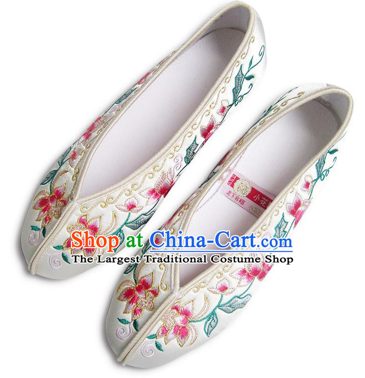 China Traditional White Satin Shoes Embroidered Flowers Shoes National Shoes