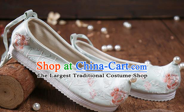 China Ancient Palace Lady Hanfu Shoes Traditional Ming Dynasty Shoes Embroidered Peony Light Green Cloth Shoes