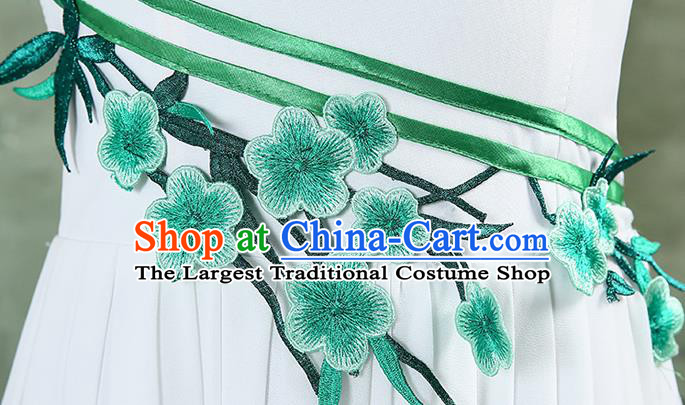China Stage Performance Chorus Clothing Classical Embroidery White Qipao Dress Catwalks Show Cheongsam