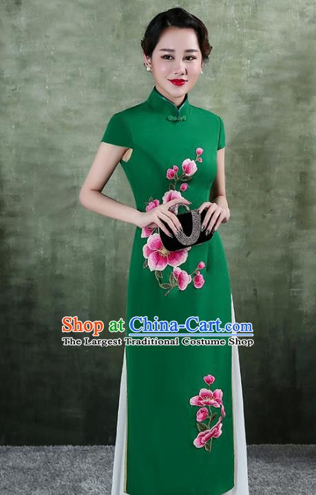 China Classical Embroidery Green Satin Qipao Dress Catwalks Show Cheongsam Stage Performance Chorus Clothing