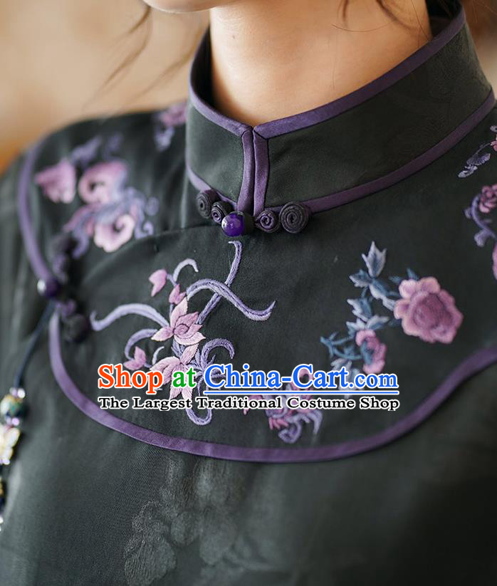 China Classical Embroidered Black Silk Cheongsam Costume National Young Beauty Stand Collar Qipao Dress