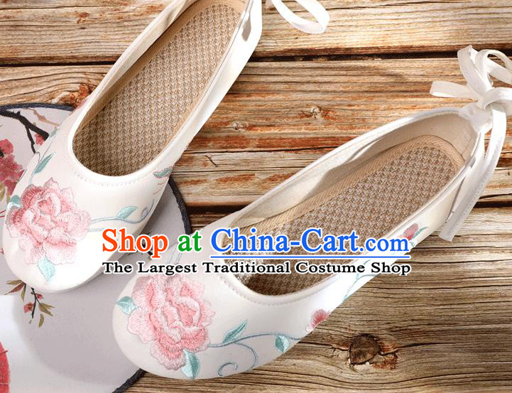 China National Female Shoes Traditional Beijing Cloth Shoes Embroidery Peony Shoes