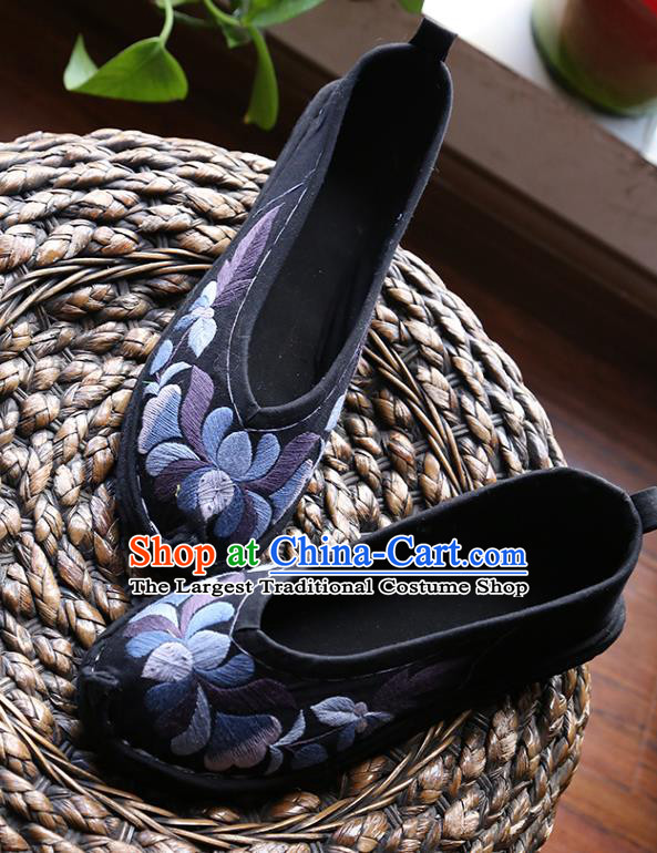 Chinese Yunnan Ethnic Woman Shoes Hand Embroidered Black Cloth Shoes Traditional Folk Dance Shoes