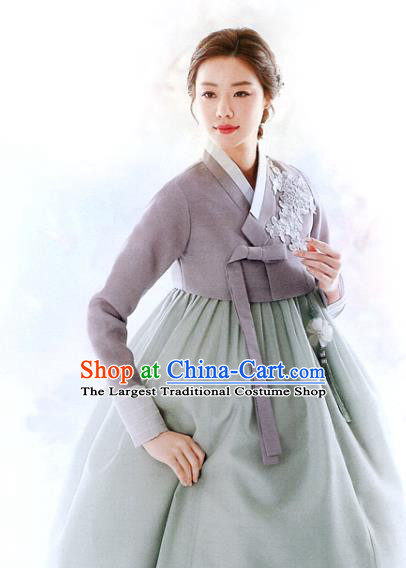 Korean Wedding Mother Grey Blouse and Green Dress Traditional Garments Fashion Asian Korea Hanbok Clothing