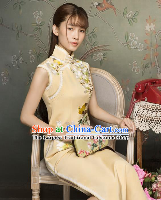 China Classical Apricot Silk Cheongsam Traditional Minguo Young Lady Suzhou Embroidered Mangnolia Qipao Dress