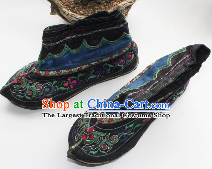 China Handmade Yi Nationality Shoes Yunnan Embroidered Black Boots