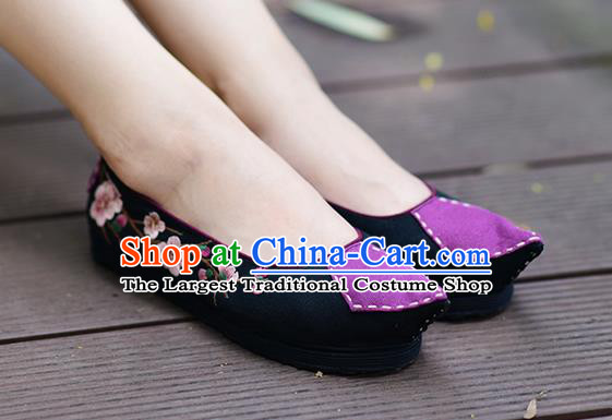 China Traditional Embroidered Peach Blossom Shoes Handmade Black Cloth Shoes Folk Dance Shoes National Woman Canvas Shoes