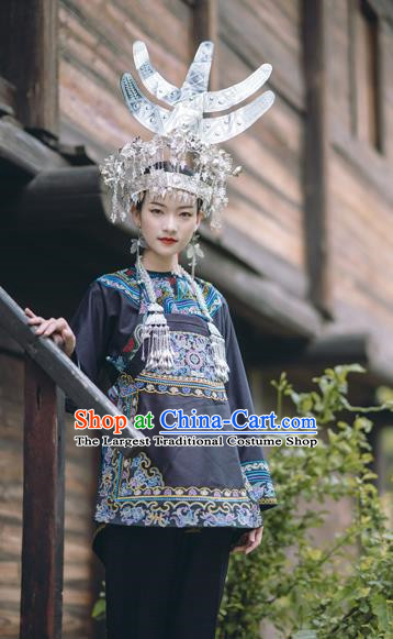Yunnan Ethnic Minorities Dress Up In Aquarium Costumes And National Style Costumes