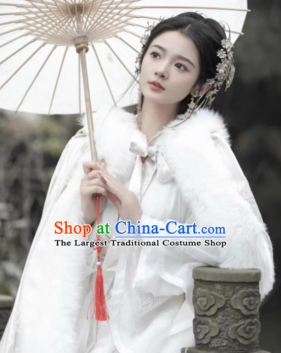 China Ancient Palace Princess White Cloak Traditional Hanfu Winter Cape Ming Dynasty Palace Lady Clothing