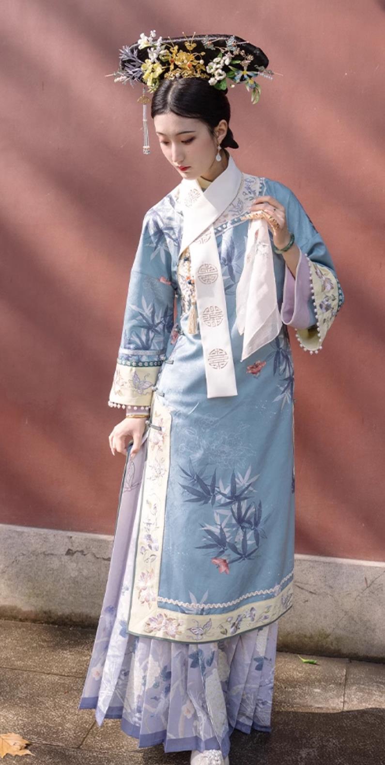 Ancient China Court Empress Dress Chinese Qing Dynasty Manchu Woman Clothing Blue Qipao and Skirt