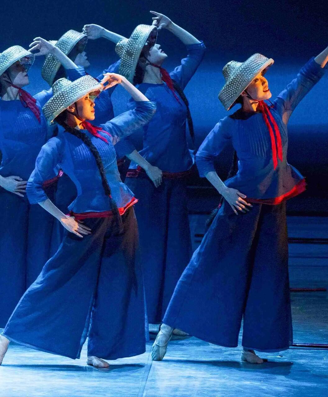 Tanka Women Group Dance Outfit Chinese Folk Dance Clothing Theatrical Dance Blooming Life Costume and Bamboo Hat Complete Set